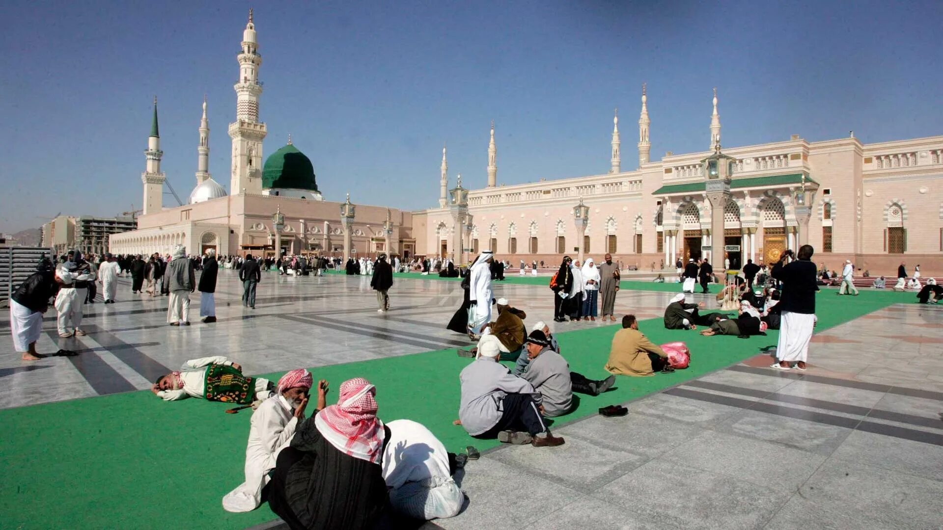 Медина что это. Саудовская Аравия институт Ислама Медина. Мечеть в Медине мечеть пророка. Медресе Саудовской Аравии. Медресе в Медине.