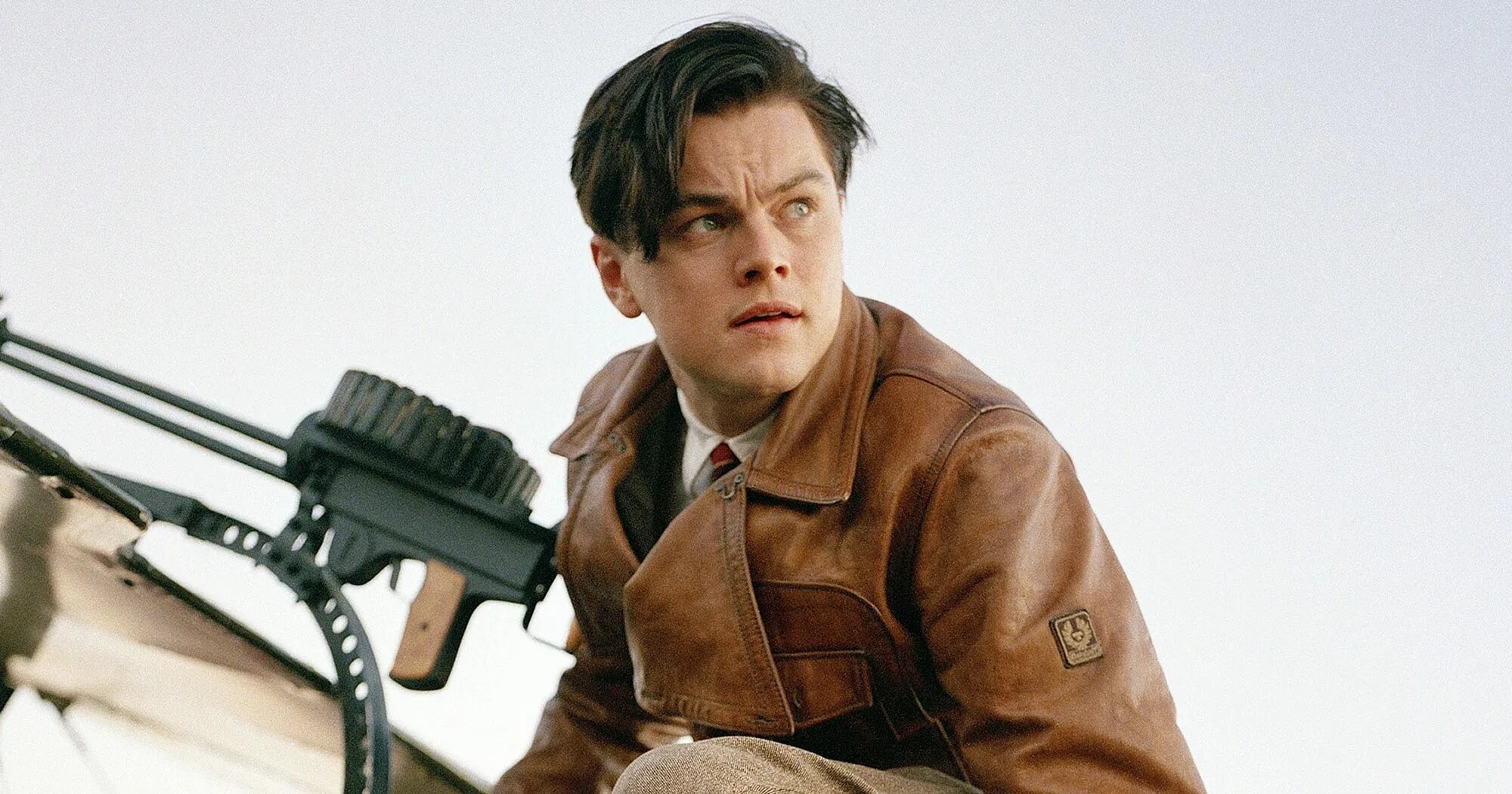 Игорь авиатор 2012. Леонардо ди каприо в фильме авиатор. Авиатор кадры из фильма. Авиатор фильм 2004 крушение. Авиатор пилот.