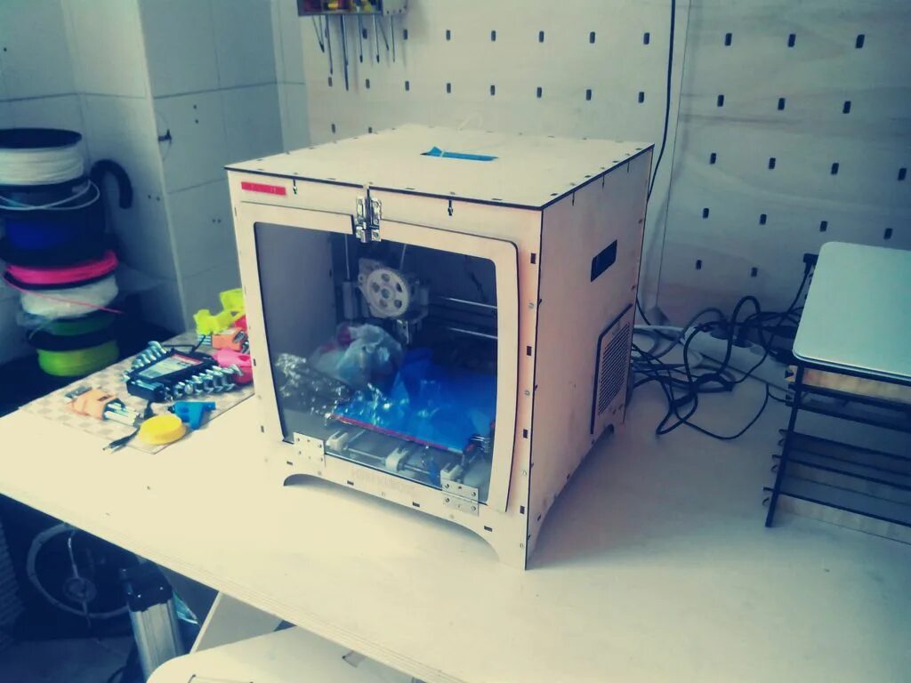 Принтер 3д полов. Короб для 3д принтера. короб для 3d принтера. бокс для 3d принтера. корпус на 3д принтере.
