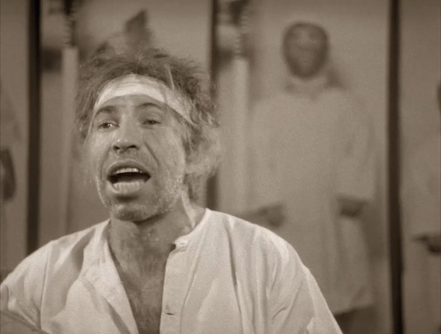 шариков из собачьего сердца на балалайке. василий ложкин кот моряки. яблочко да с голубикою. собачье сердце песня шарикова. эх яблочко подходи буржуй.