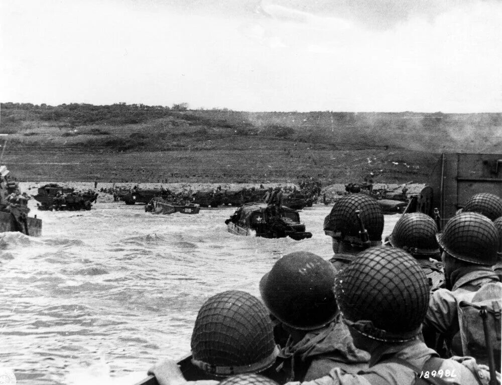 Высадка союзников в нормандии операция. Операция в Нормандии 1944. Высадка в Нормандии 1944. Операция Оверлорд высадка в Нормандии. День д Нормандия 1944.