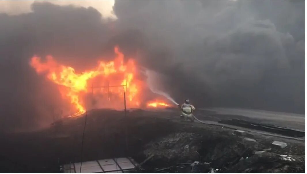 Пожар на левом берегу. Пожар в Ростове-на-Дону ГРЭС. Ми 8 МЧС Ростов на Дону. Тушение пожара на ми-8 Ростов на Дону. Пожар на левом берегу Дона.