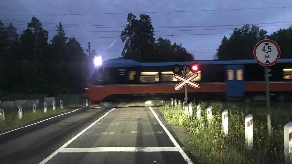 Электричка брянск 2 навля. Электричка орджоникидзеград сельцо. переезд брянская область навля. жуковка переезд брянская область.