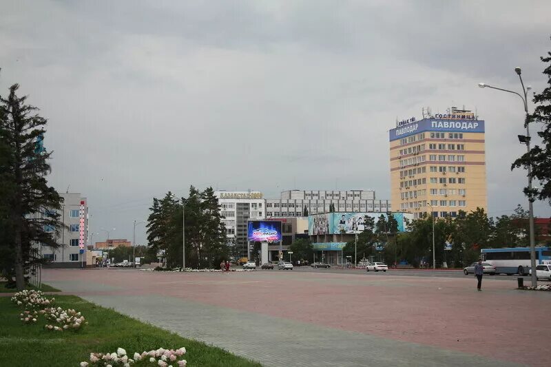 М павлодар. Площадь павлодара. центральная площадь павлодаре. павлодар главная площадь. площадь ленина павлодар.