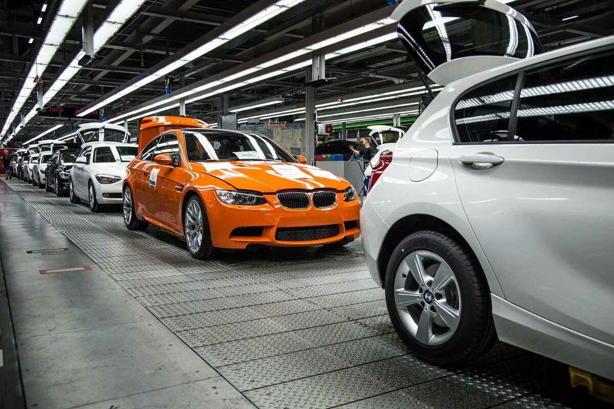 Автоваз. Автомобильная промышленность. Машины российского автопрома. Легковой автомобиль зарубежного производства. Renault nissan автоваз конвейер.