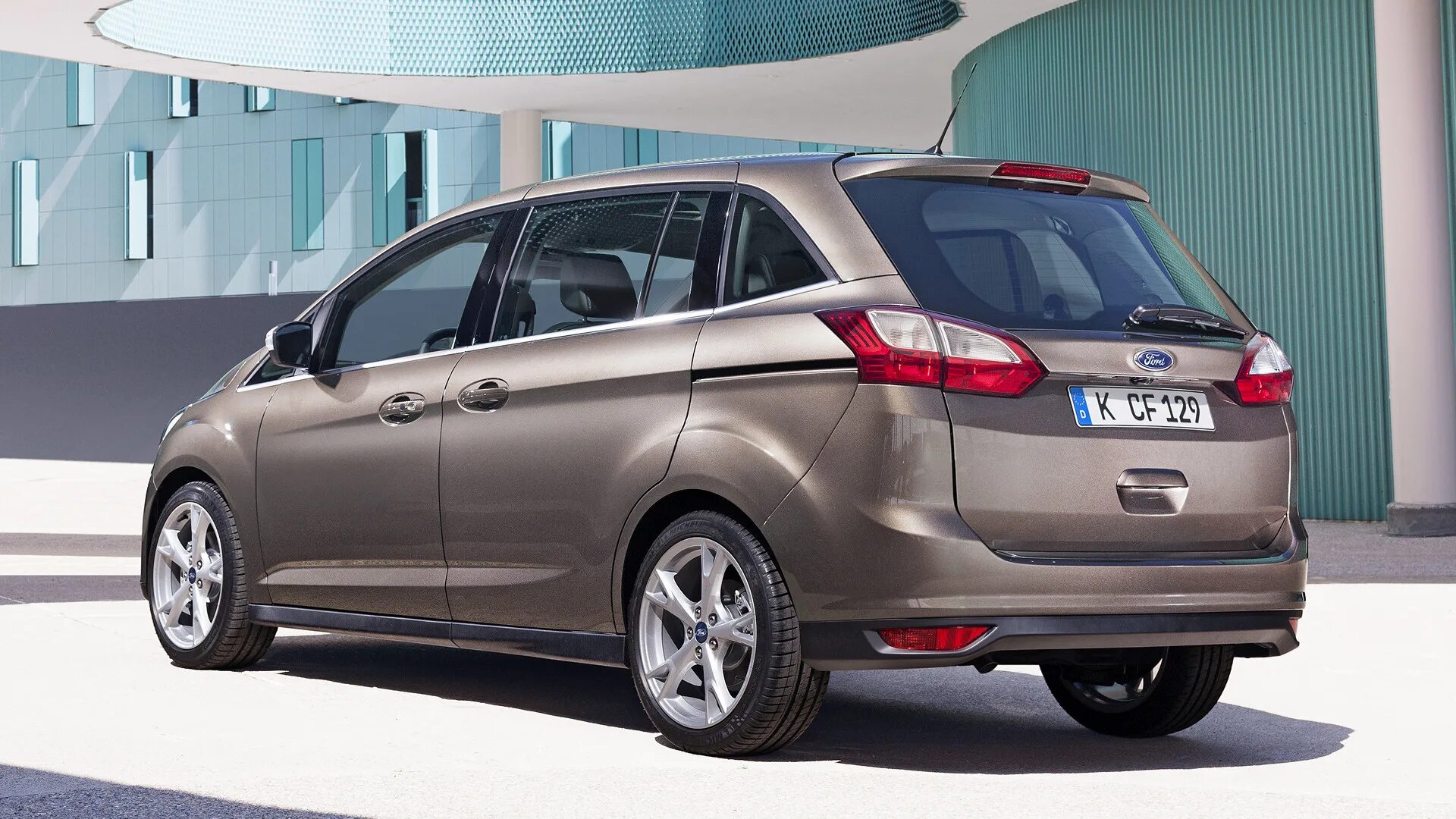 Компактвэн на вторичном рынке. Ford Grand c-Max. Ford Grand c-Max 2015. Ford c Max 2016. Ford c-Max Grand 2016.