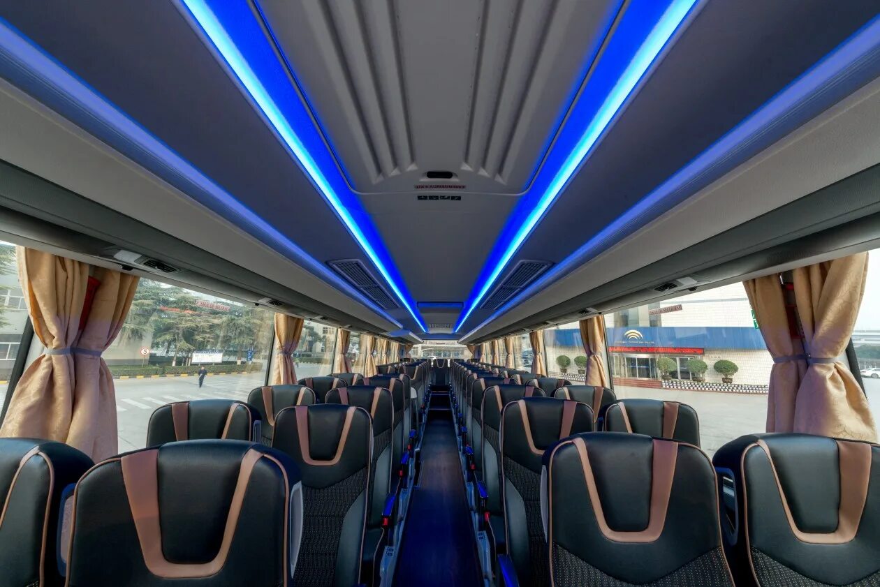 Туристический автобус Yutong t122hdh. Автобус Ютонг туристический салон. Neoplan Starliner салон. Yutong автобус t12.