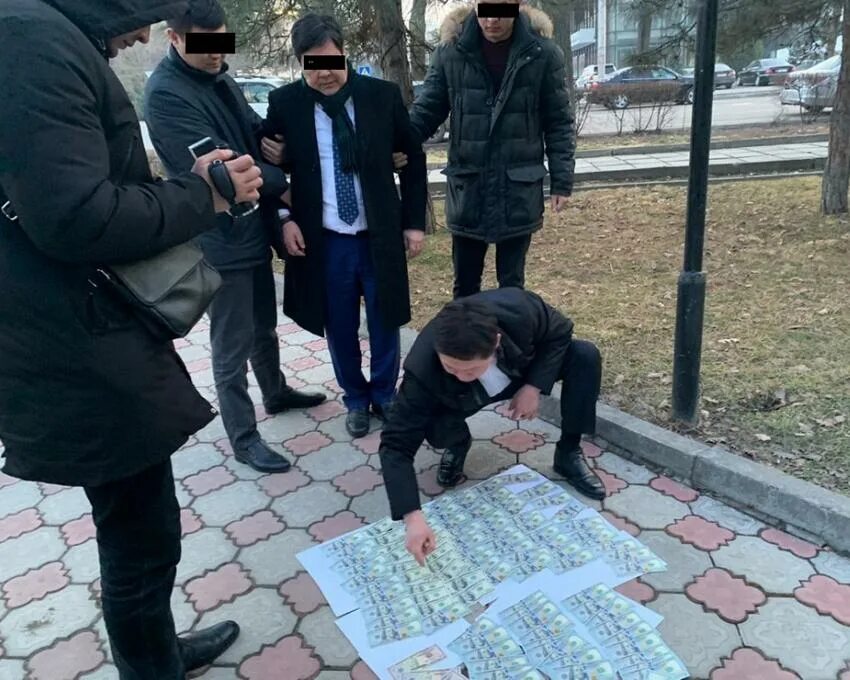 Задержание чиновника. Задержание чиновника. Коррупция аресты новости. Взятка фото. Задержание чиновника.