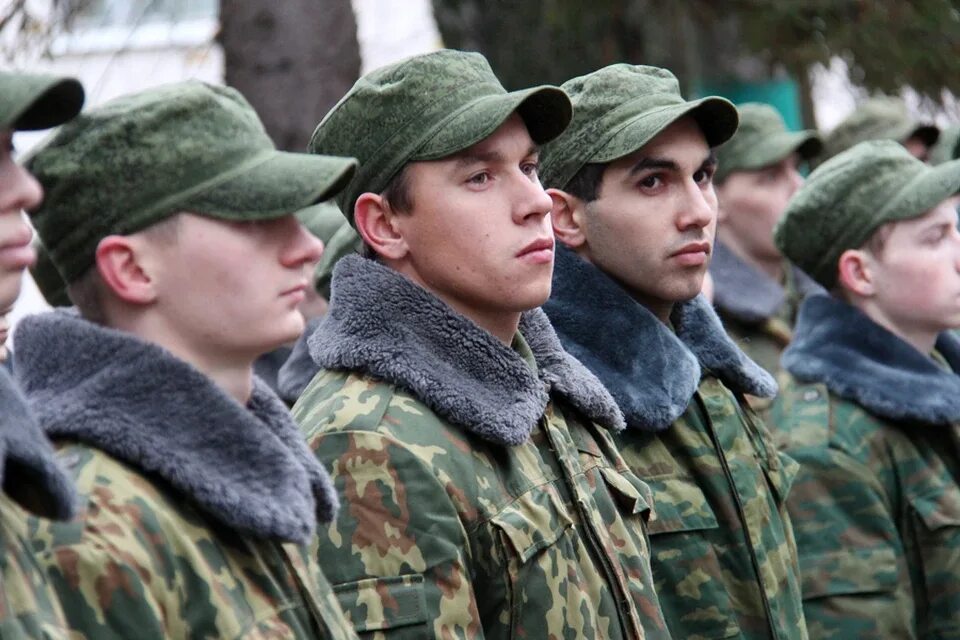 Российские мужчин призовут. Военный призыв. Воинская служба. Срочная служба в армии. Осенний призыв.