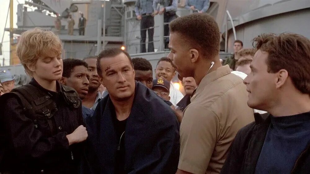 Захват в осаде. Гэри бьюзи в осаде. В осаде 1 гэри бьюзи. Томми ли джонс в осаде. Захват в осаде.