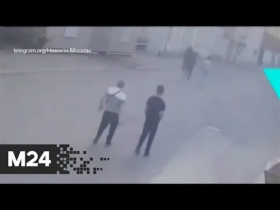 В москве двое 12 летних. Падающий человек. Девочка и пожар. Полицейский задерживает девушку. В москве двое 12 летних.