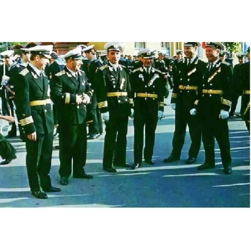 Кввмпу 2 рота 1973 год. Кввмпу выпуск 1987. Знак киевское ввмпу. Киевское высшее военно-морское политическое училище выпуск 1979. Киевское военно морское политическое.