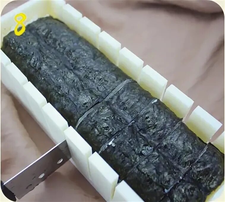 Для приготовления суши использовали 140 листов морской. Для приготовления суши использовали 140 листов морской