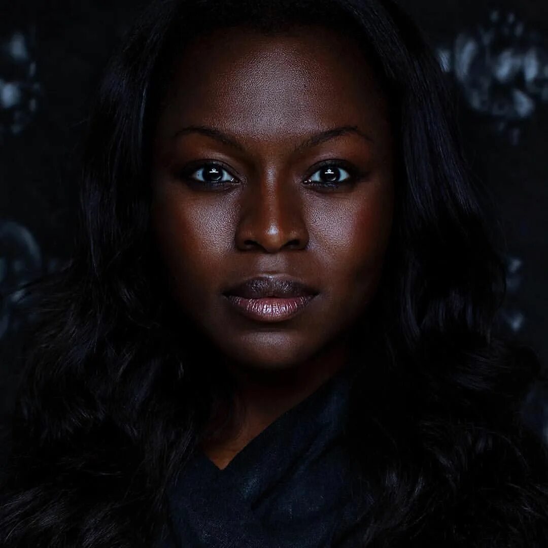 Поставь черную девочку. Киша бьюкенен. Йетиде бадаки фильмы. Темная девушка. Молодая темнокожая девушка.