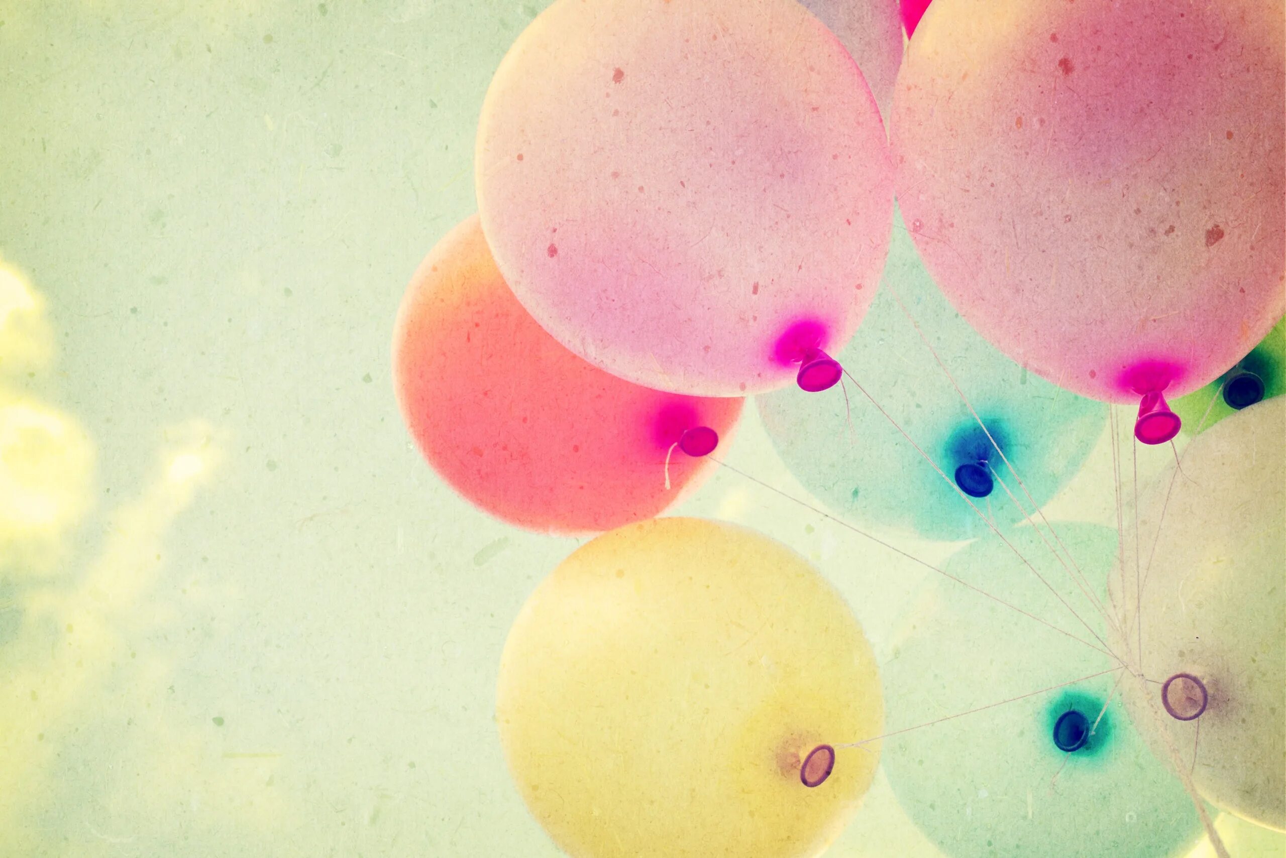 Воздушные шарики во сне. Воздушные шары. Воздушный шарик. Разноцветные шарики воздушные. Фон с воздушными шарами.