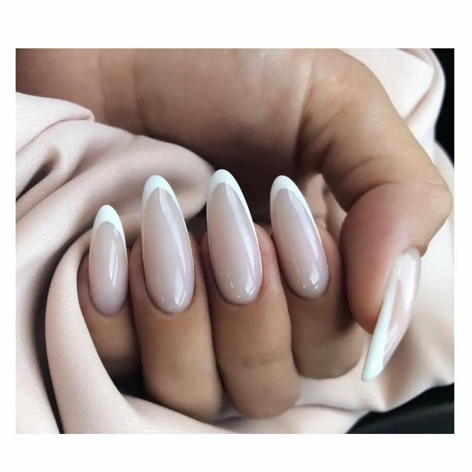 жемчужная втирка 2022. нюдовый френч 2022 миндаль. френч миндаль на молочном 2023. френч на миндалевидных молочной базе. френч на белой базе миндаль.