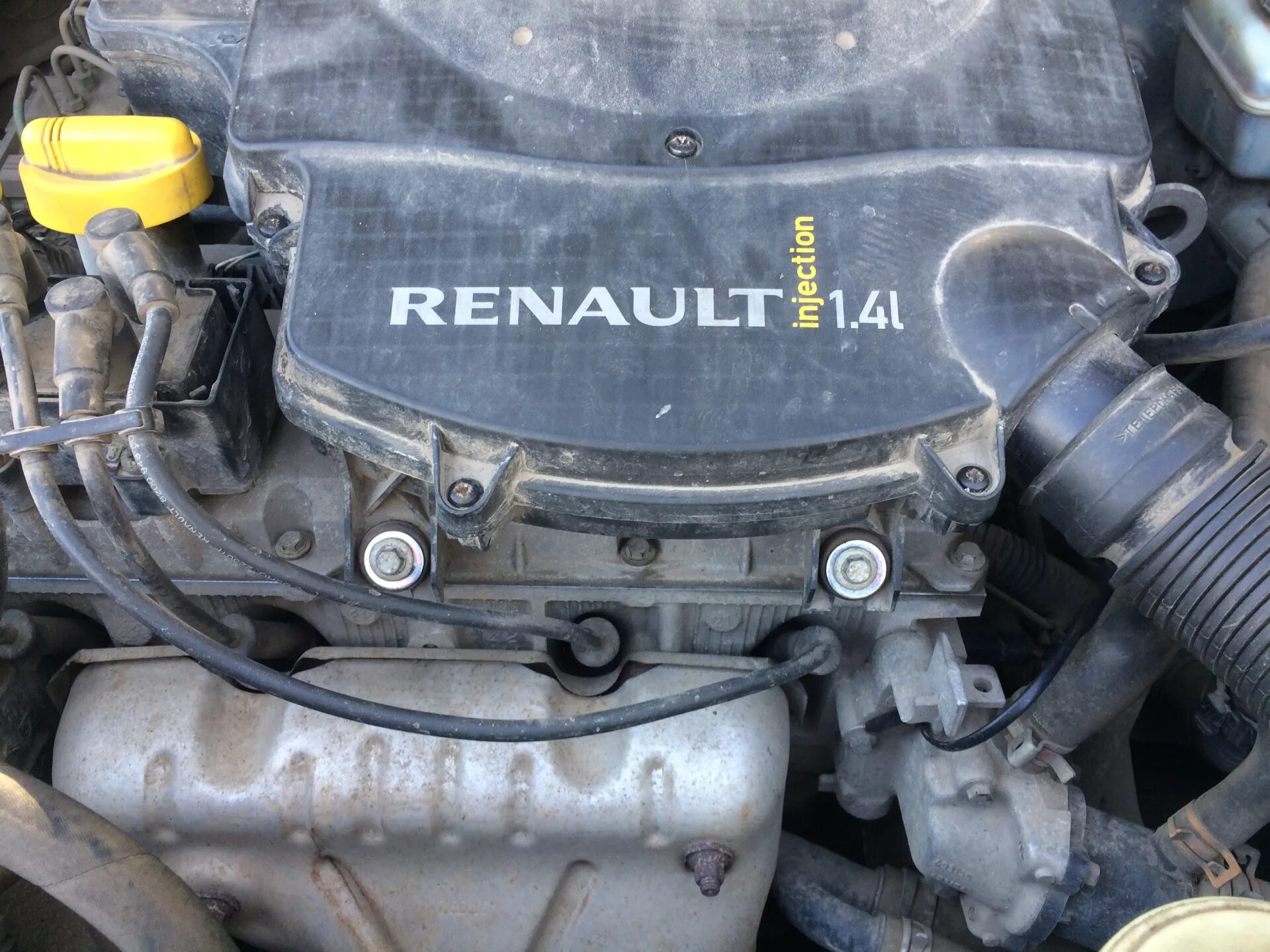 Двигатель рено логан 1 поколения. Рено Логан двигатель 1.4 датчики. Двигатель Рено Логан 1.4 8 клапанов датчики. Рено Логан двигатель 1.6 ДАД. Датчики Рено Логан 1.6 8.