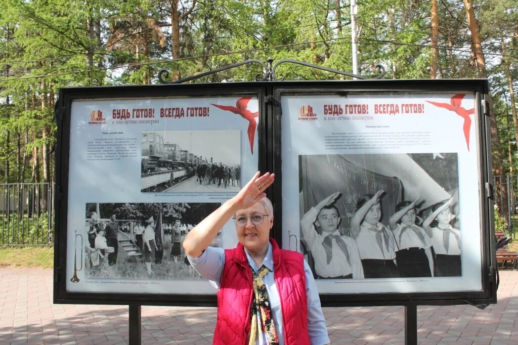 Фотовыставка ко Дню пионерии. Выставка ко Дню пионерии. Выставка ко Дню пионерии в библиотеке. День пионерии выставка в библиотеке для детей. 19 мая выставка