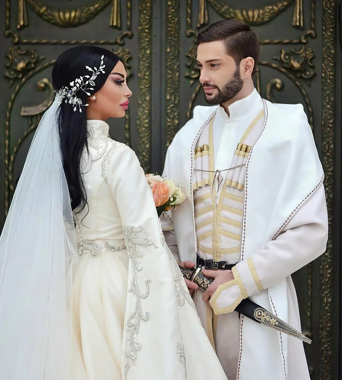 Робкие грузины. Грузинский свадебный костюм.