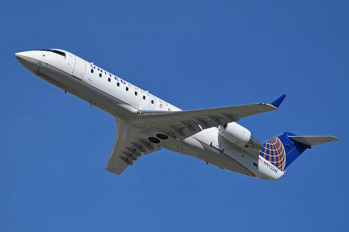 Mitsubishi crj-200er. Canadair crj 200 самолет. Mitsubishi crj. Самолёт bombardier crj-100. Mitsubishi crj.