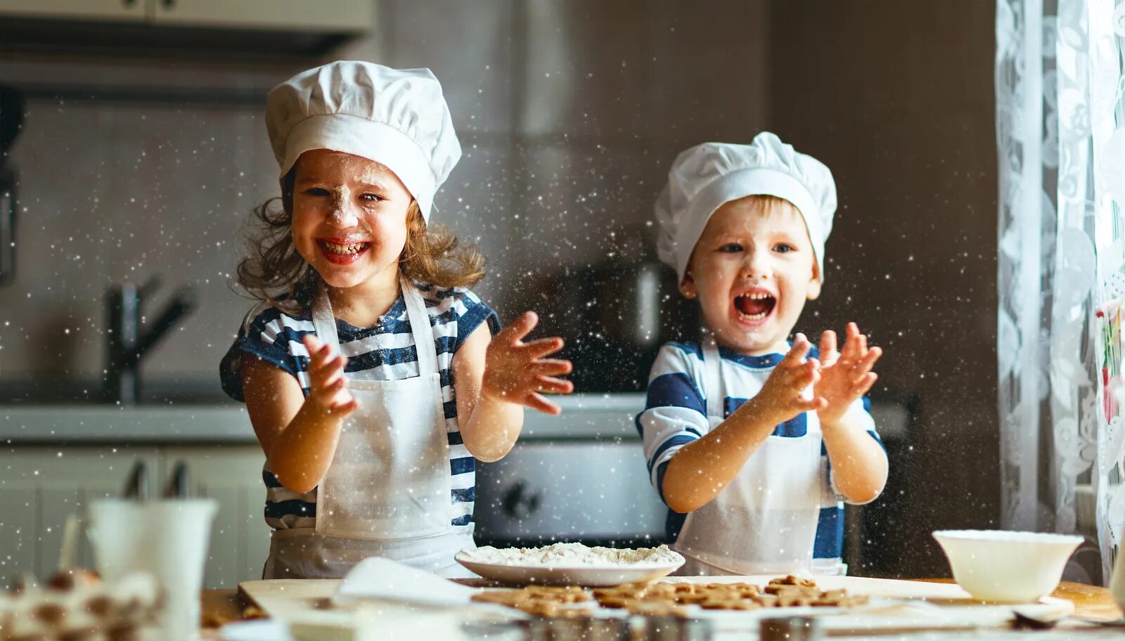 Cook kid. Детский кулинарный мастер класс. Повар для детей. Кулинарные мастер классы для детей. Детская фотосессия на кухне.