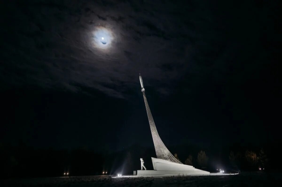 Парк покорителей космоса. Парк космонавтов энгельс. парк космоса в энгельсе. музей покорителей космоса энгельс. парке покорителей космоса.