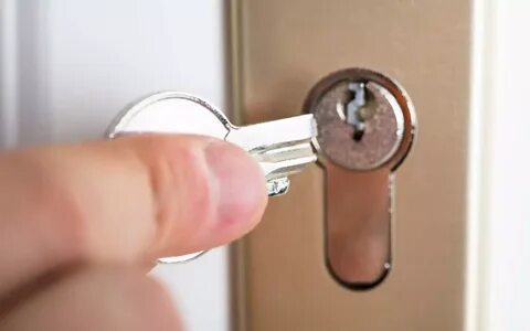 Ключи от входной двери в квартиру