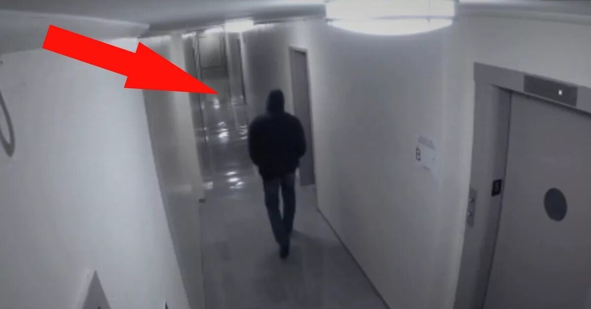 видеокамеры в общественных туалетах. парни скрытое видео. типа скрытая камера. камера видеонаблюдения в коридоре. парни скрытое видео.