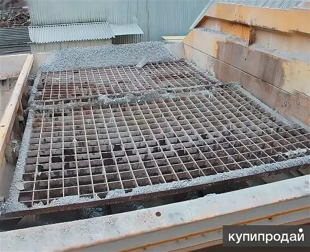 Решетка бункера. Решетка бункера. Решетки на бункера инертных 100х100мм. Бункер инертных материалов. Колосниковая решетка на бункер мобильного грохота шифтайн 2100х.