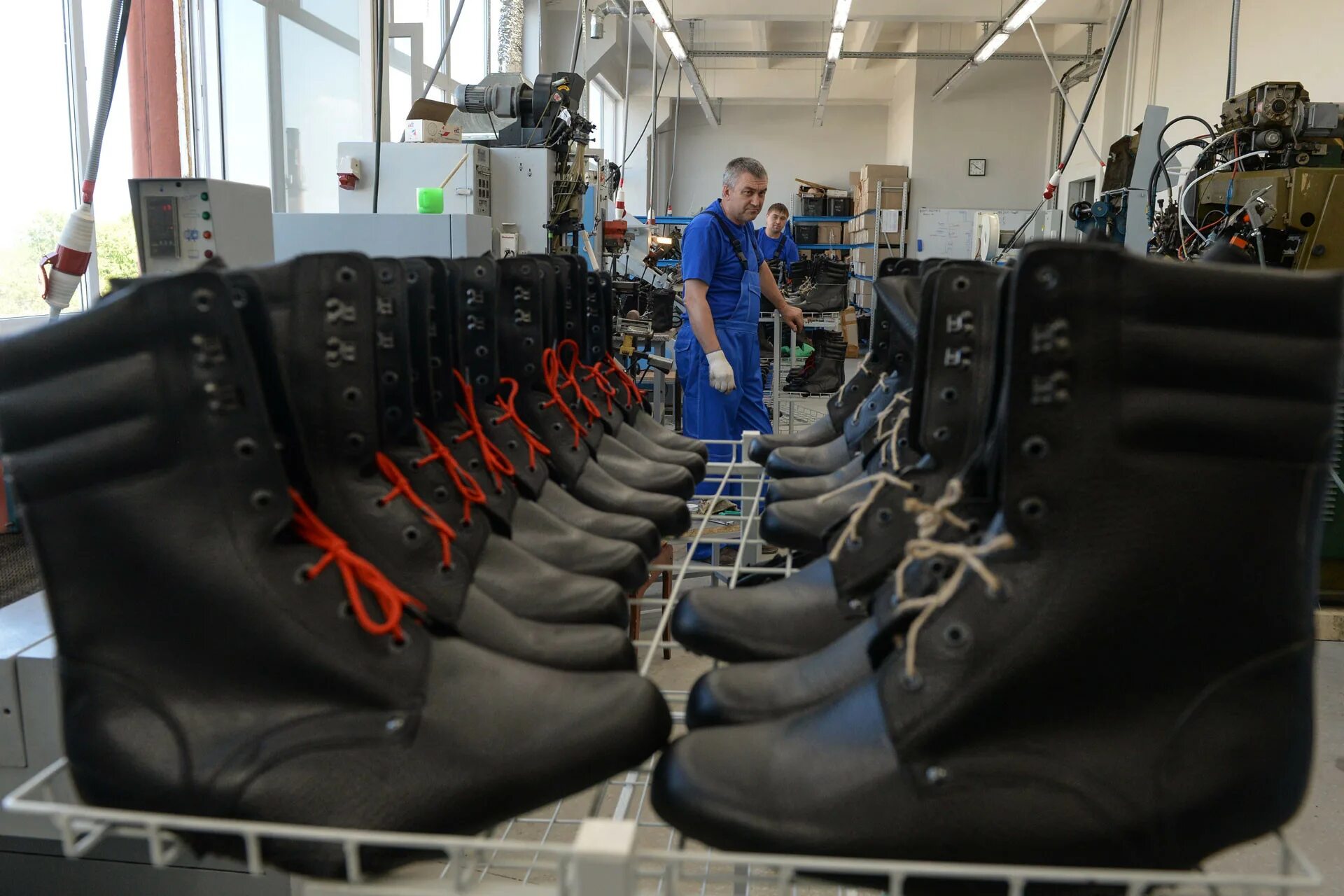 Обувь для цеха. Обувь России. Обувная промышленность. Российские производители обуви.