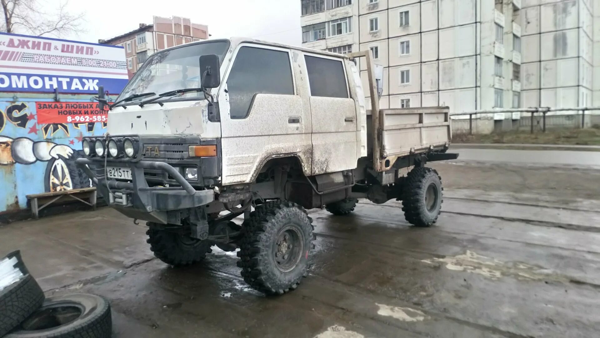 Дром хабаровский грузовики. Toyota Dyna 4x4. Toyota Dyna 4x4 двухкабинник. Тойота Дюна 4 ВД. Тойота Дюна грузовик 4x4.