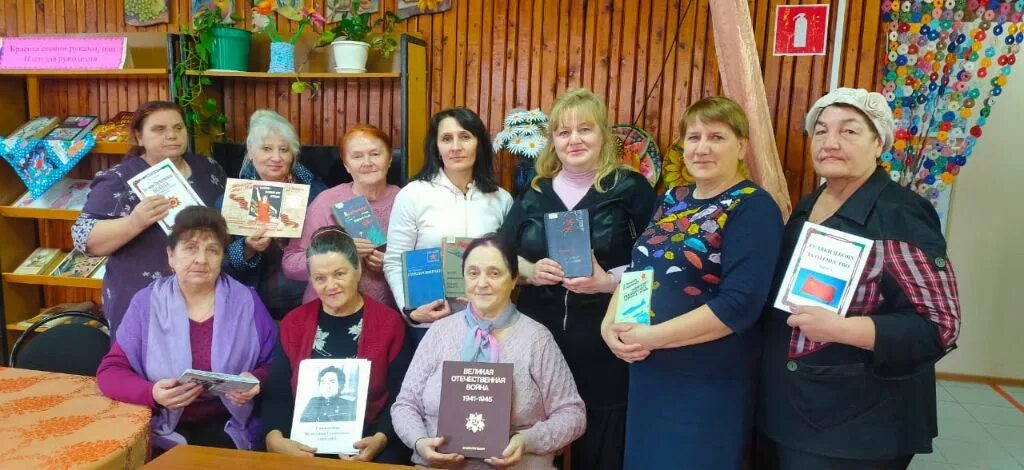 Когда в одоеве 11 часов утра. Одоев районная библиотека. Детский дом творчества Одоев Тульская. Одоев библиотека директор.