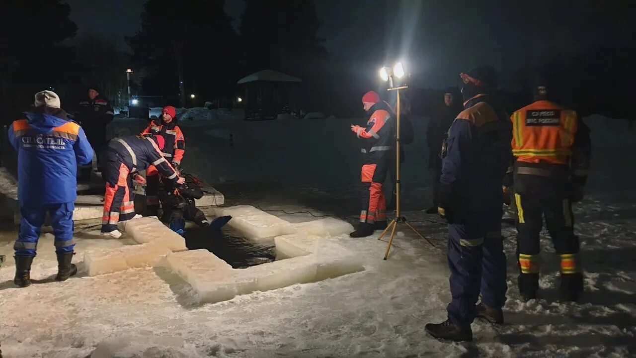 Несчастный случай санкт петербург. Трагедия на крещение в Ленинградской области в 2022. В Ленинградской области утонула женщина крещение 2022. Женщина утонула на крещение в Ленинградской области. Женщина утонувшая в проруби 19 января 2022.