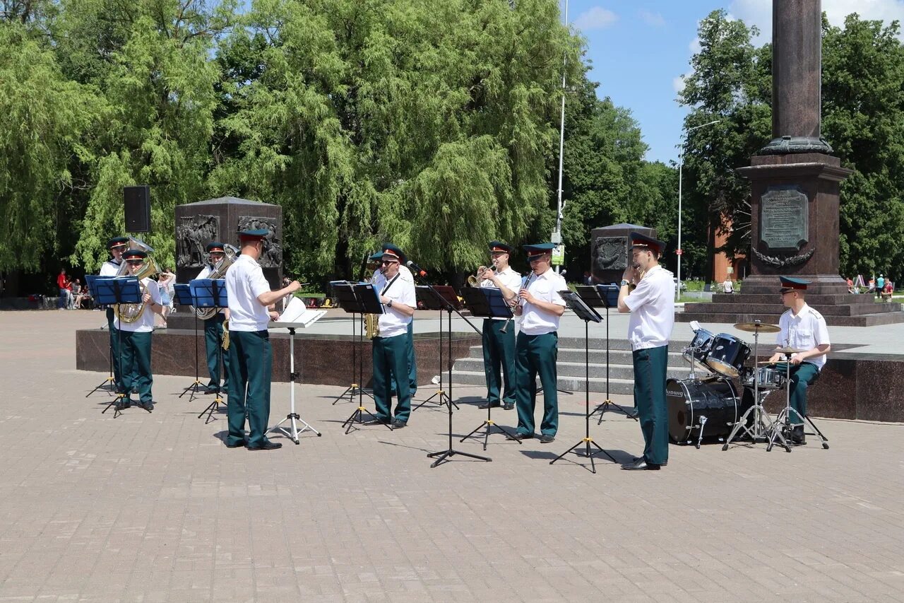 День России Брянск. Уличный оркестр на площади. Концерт в Брянске сегодня. Смоленск сквер. 12 июня иваново