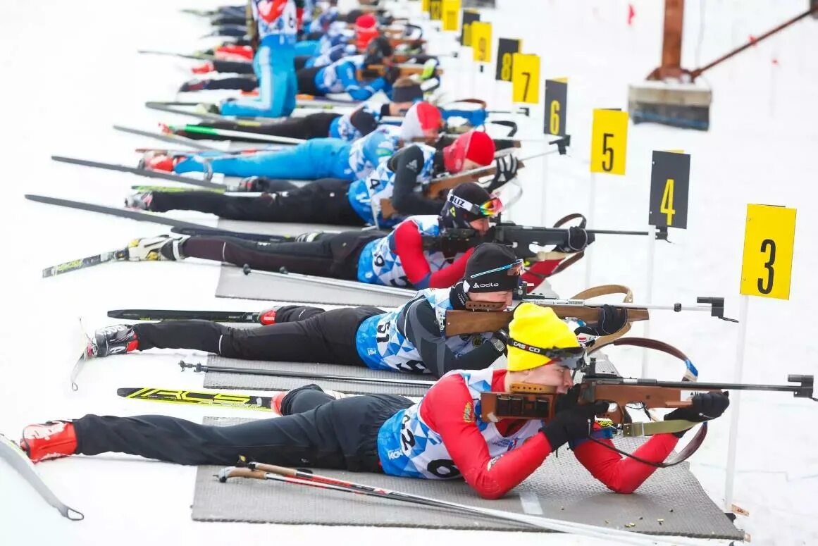 Винтовка йоханнеса бе. Сбр биатлон эстетика. Биатлон со стрельбой. Казакевич биатлон. Биатлон со стрельбой.