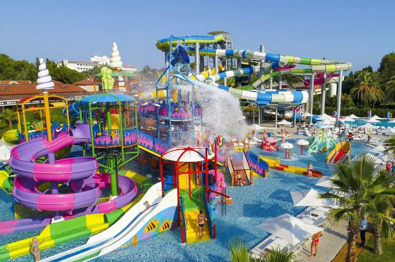 Rai premium tekirova 5 турция. Antalya'da aquapark. Аквапарки на территории отелей. Аквапарк water fun греция. Турция отель 7 звезд с аквапарком.