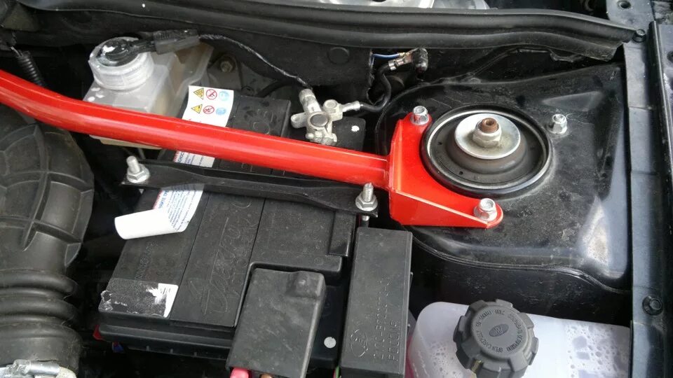 Растяжка стоек гранта. Растяжка стоек гранта. Распорка передних стоек гранта 16 клапанная фл. Лада гранта фл верхняя распорка стоек. Растяжка калина 1.