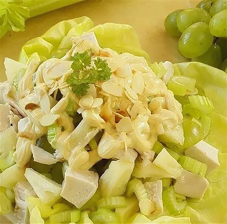 Салат курица сельдерей грибы. Салат курица сельдерей грибы