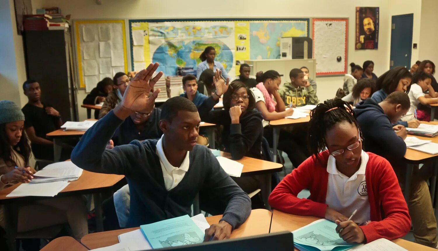 Педагогика ит картинка. Афроамериканцы в школе. Старшеклассники. Американские школьники разных возрастов. I in class now.