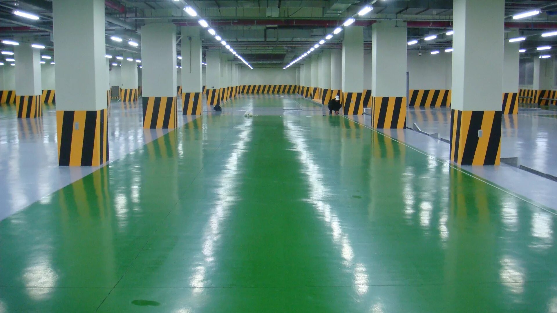 полы в производственных помещениях. наливной бетонный пол. промышленный наливной пол. промышленные бетонные полы. полы промышленных предприятий.