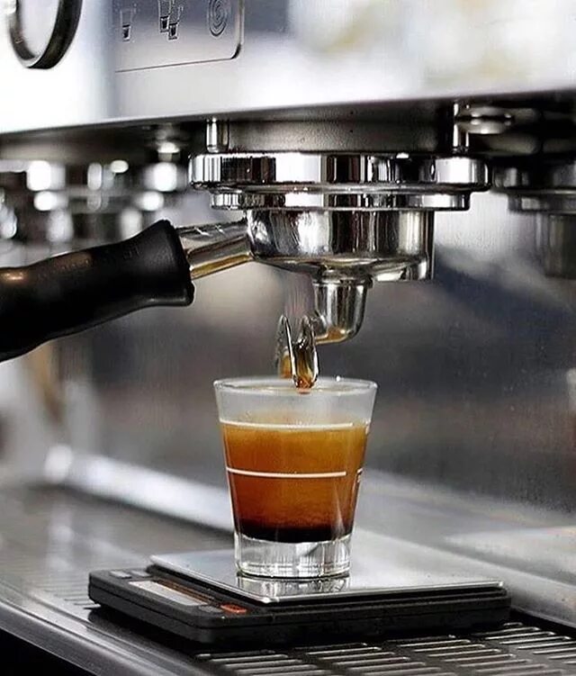 Кофе double espresso. Эспрессо dabl. шот эспрессо. кофе дабл эспрессо. дабл шот кофе.
