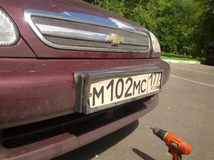Помяли номер на машине
