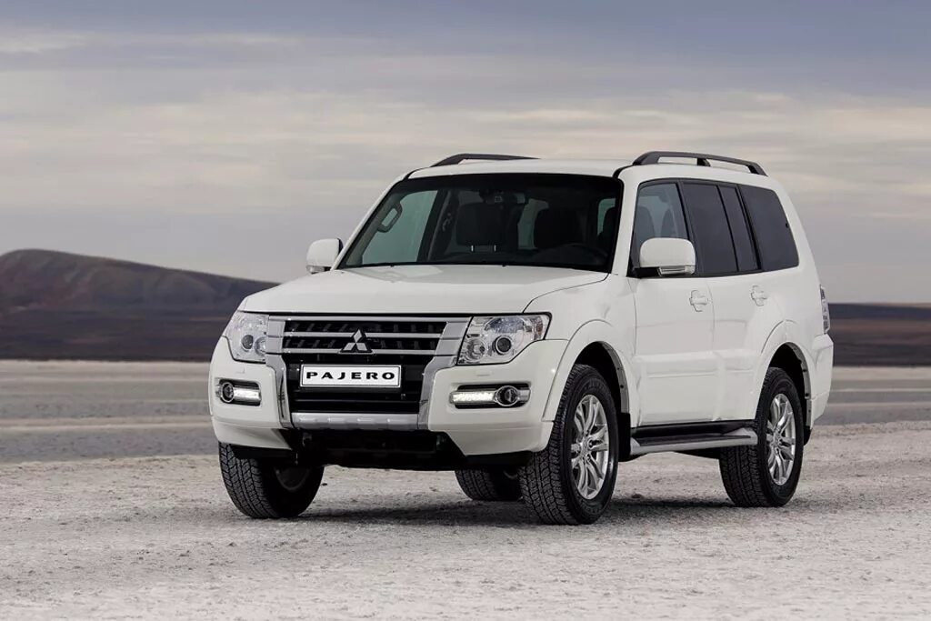 Mitsubishi pajero объем. Митсубиси Паджеро 4. Митсубиси Паджеро 2022. Мицубиси Паджеро 4 2022. Мицубиси Паджеро 4 2018.