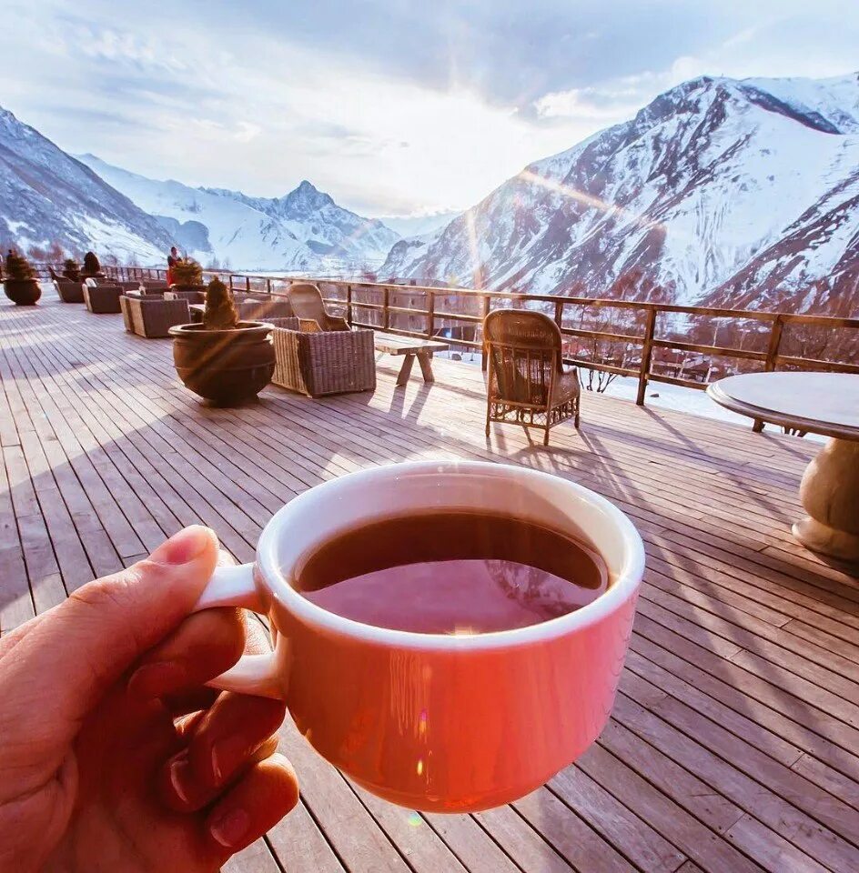 Завтрак с видом на горы. Утренний рассвет. Утро. Доброе утро кофе. Доброе утро мужу.