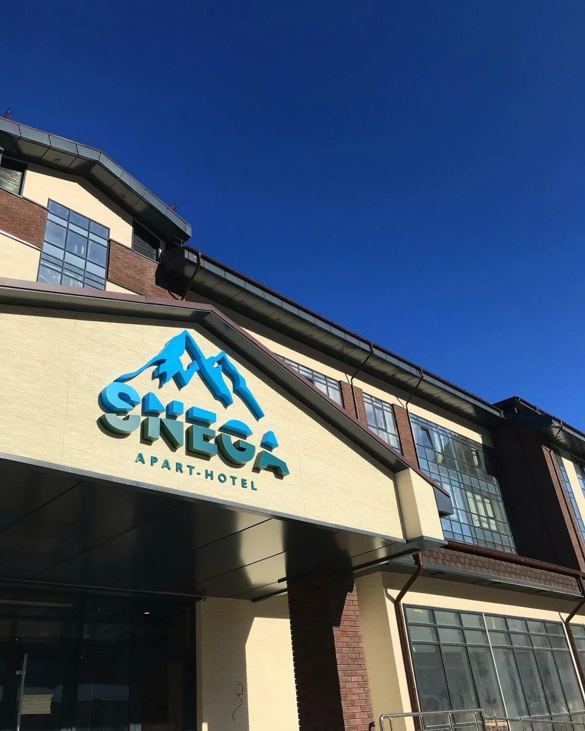 Апарт отель снега сочи. Отель snega красная поляна. отель снега красная поляна. отель снега роза хутор.