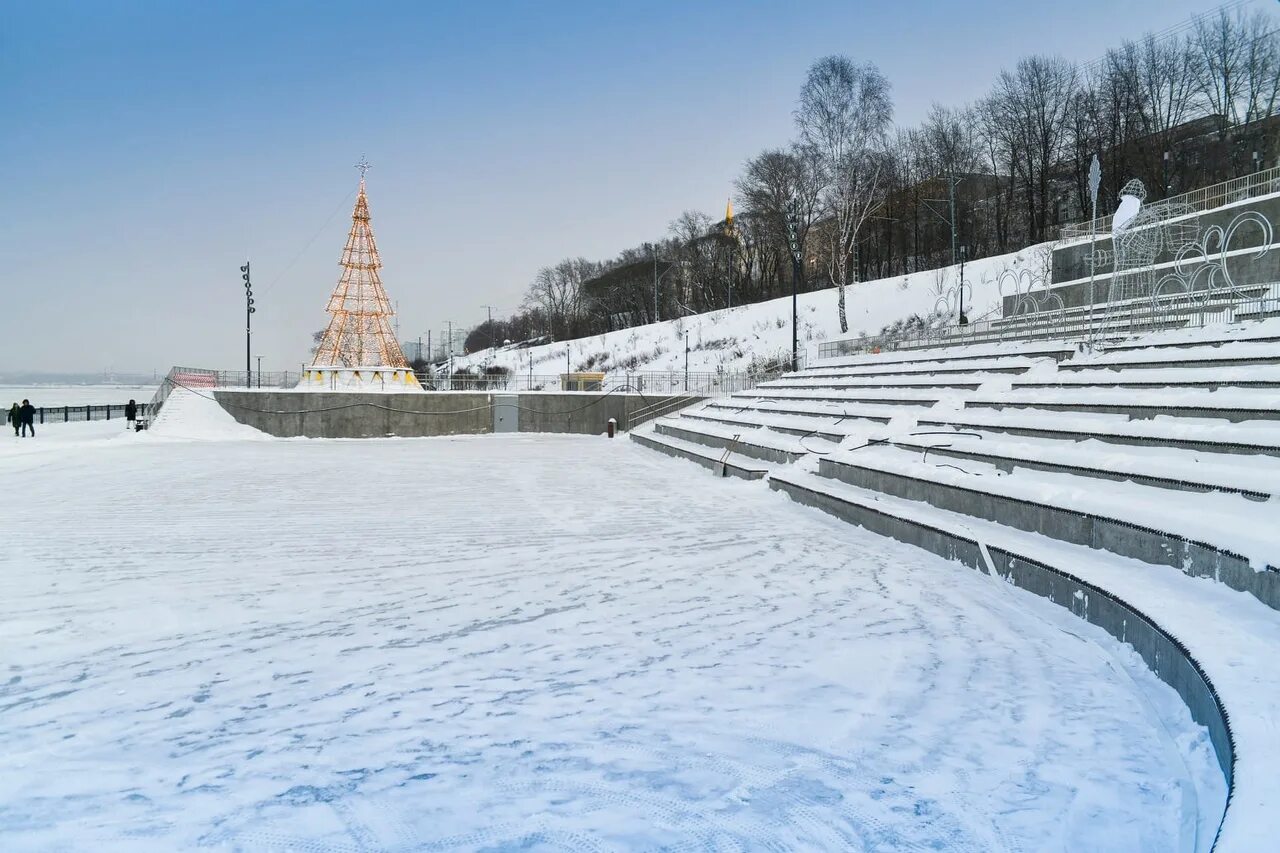 Каток пермь работает. Каток на набережной Пермь 2022. Каток Кама Пермь. Катки Пермь 2021. Каток на набережной 2022.