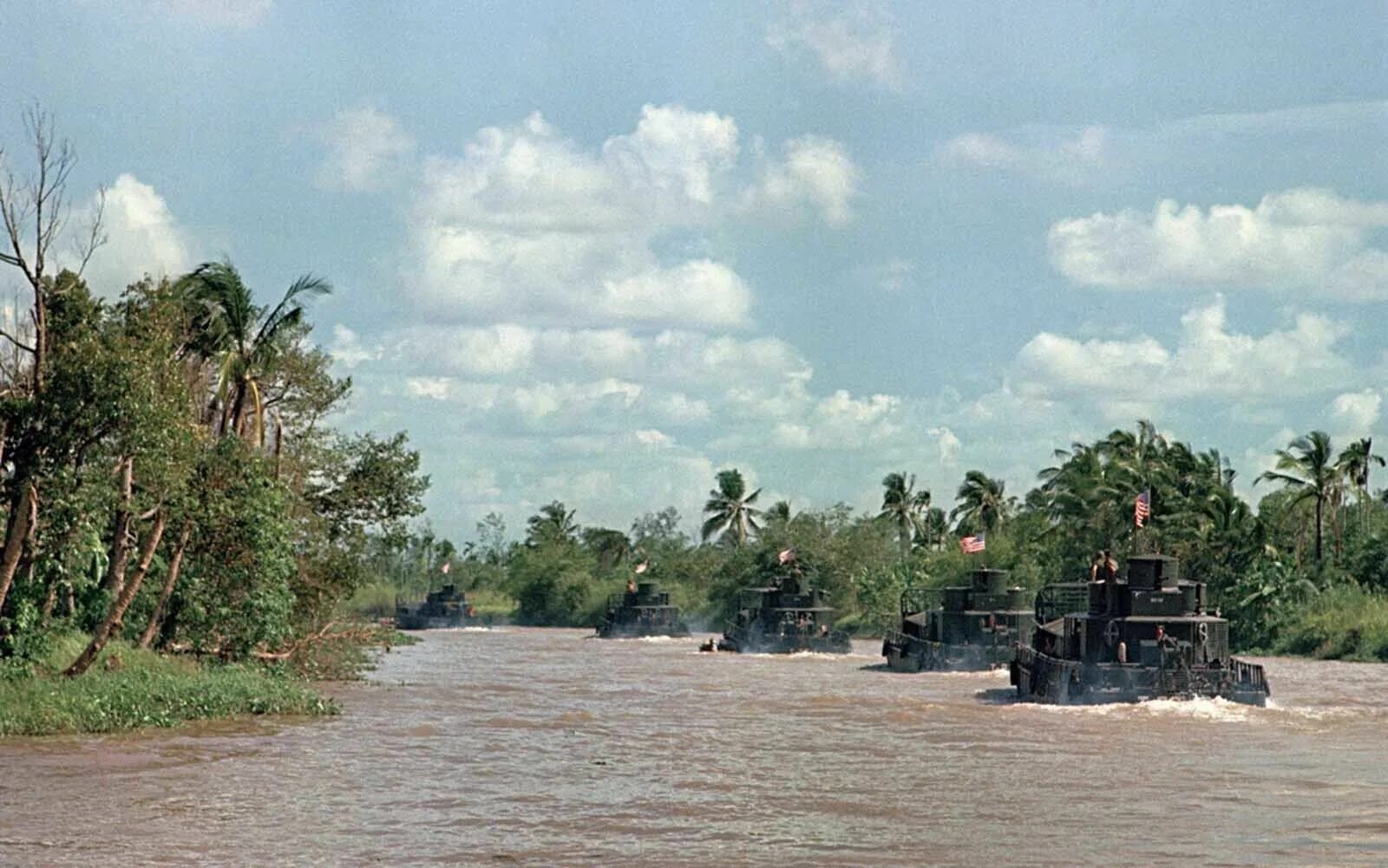 Речное нападение. Армия США во Вьетнаме.