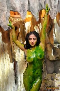 Gambar Hot Dewi Persik Pamer Toket Buletnya di Film Nyi Blorong. 