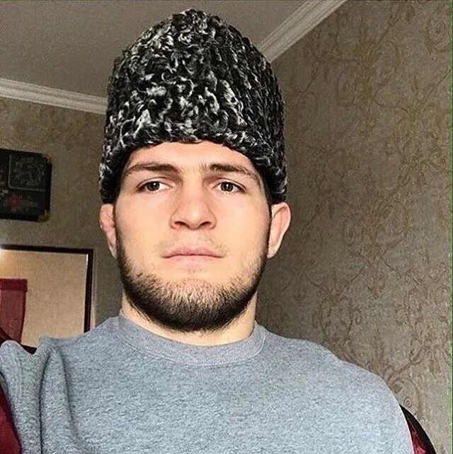 Как называется шапка у дагестанцев. Шапка хабиба нурмагомедова. амир магомедов. хабиб нурмагомедов в шапке. магомедов амир алимович.