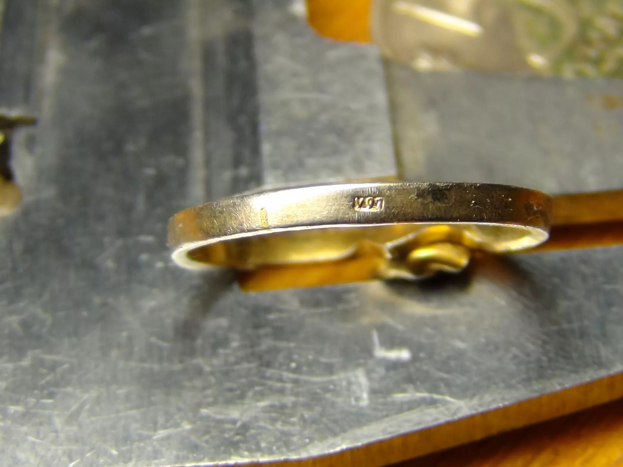 В октябре позолота. Клеймо п6 позолота 6 микрон. :4 МК проба золота. Клеймо на кольце. Проба на кольце.